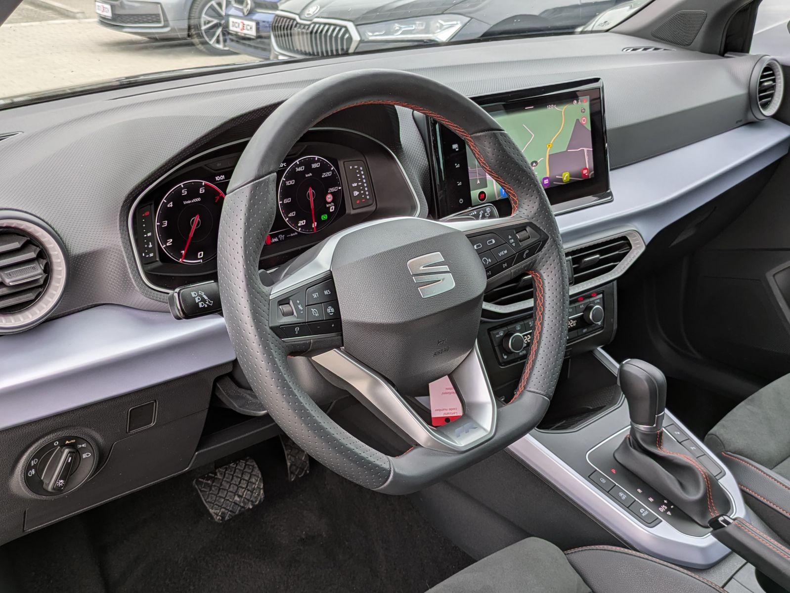 Fahrzeugabbildung SEAT Arona 1.5 TSI FR DSG AHK*ACC*LED*APP*DAB*KAMERA