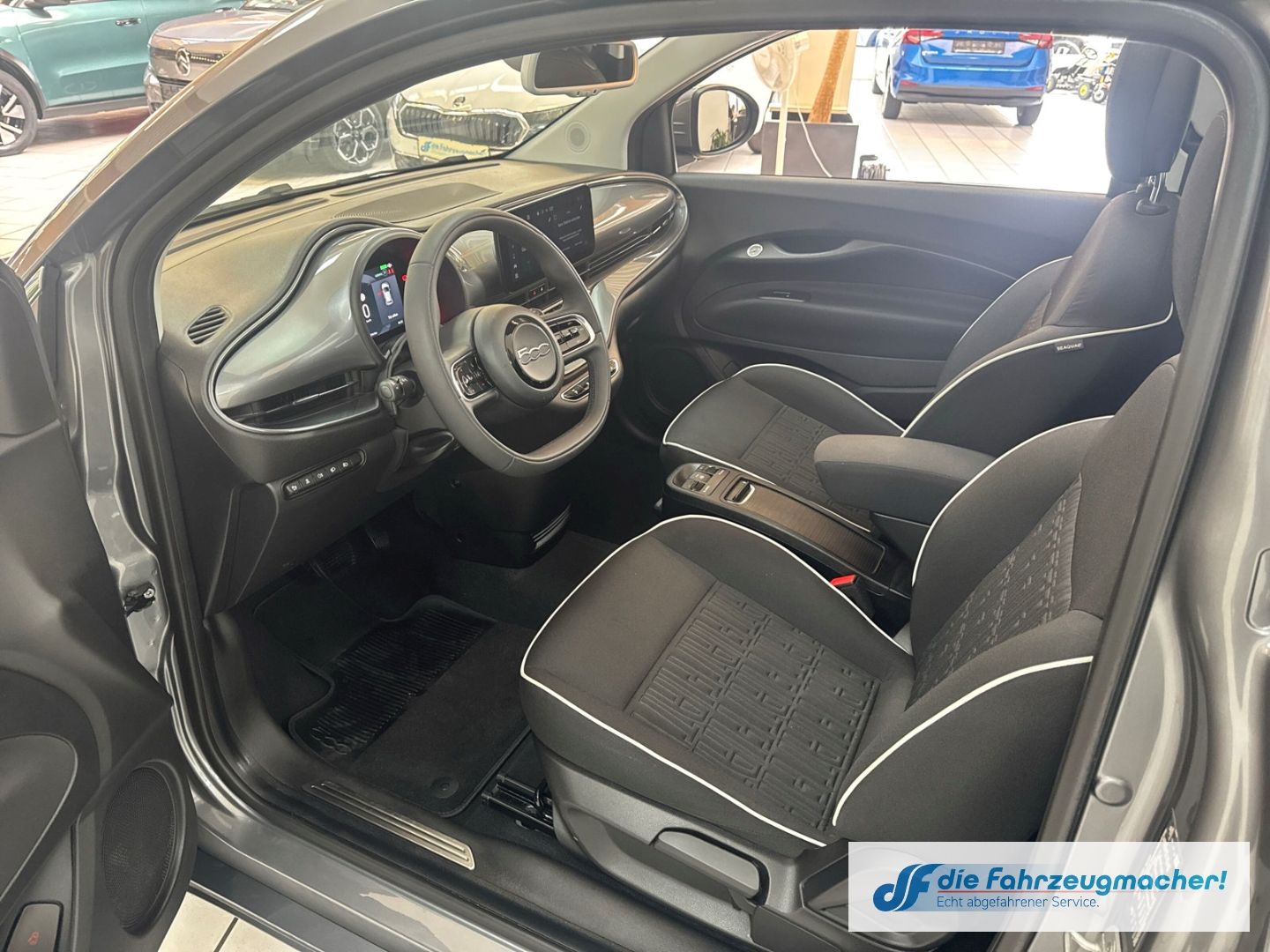 Fahrzeugabbildung Fiat 500 e CABRIO Sitzhzg CarPlay Kamera Klimaautom F