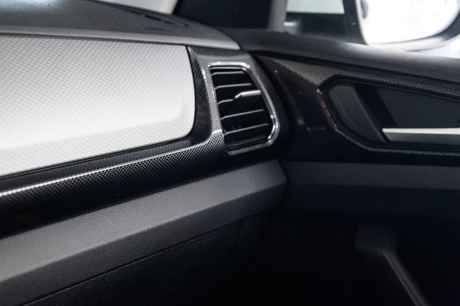Fahrzeugabbildung Volkswagen T-Cross 1.0 TSI 85 kW Life +LED +ACC +Allwetter