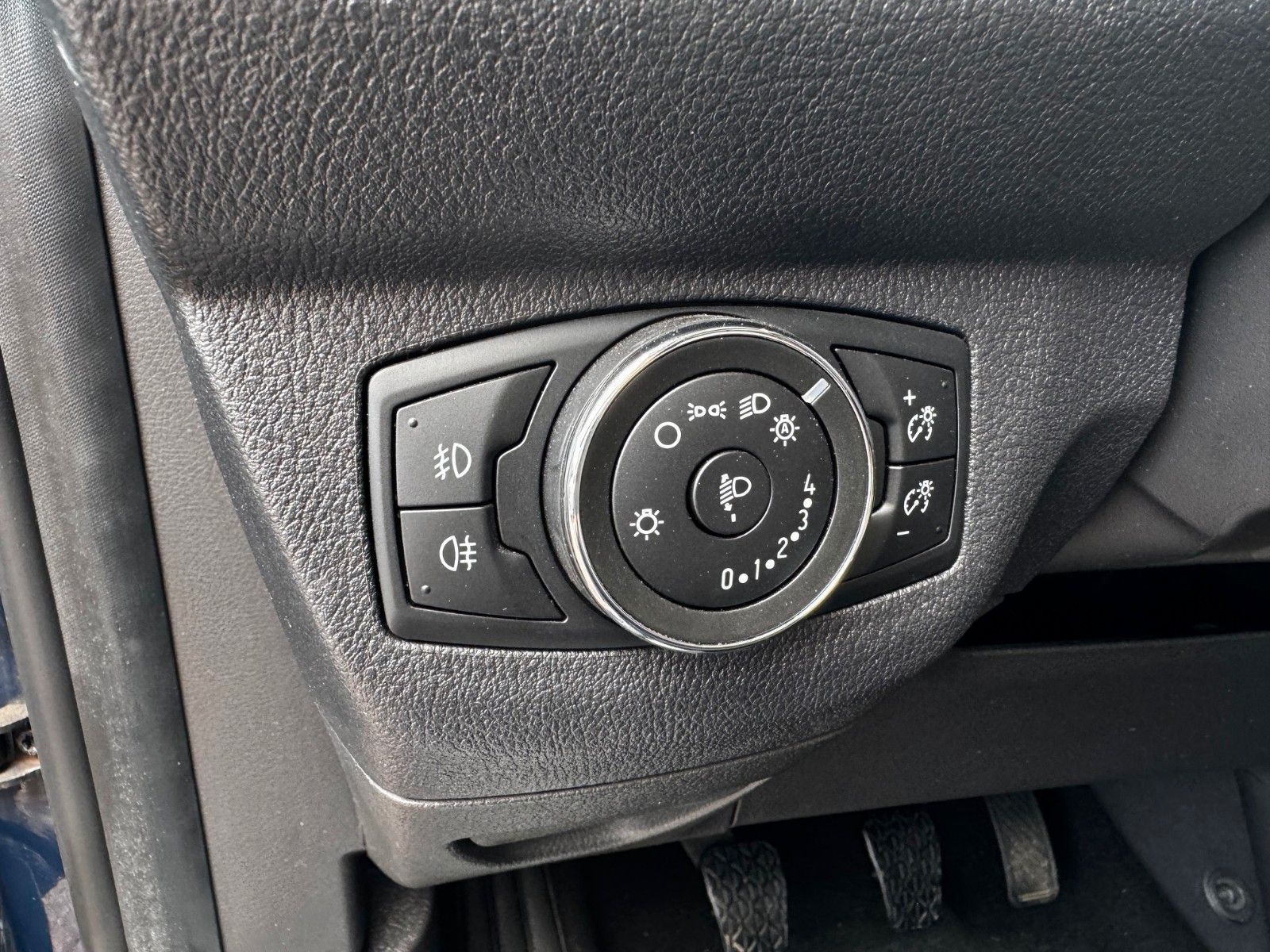 Fahrzeugabbildung Ford Tourneo Courier Titanium Sitzheizung Klima