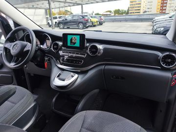 Mercedes V 220 - 9