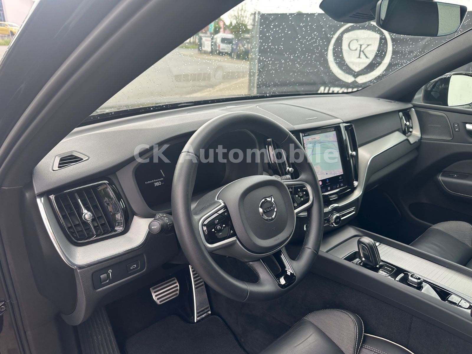 Fahrzeugabbildung Volvo XC60 R Design 2WD/Navi/Pano/Kamera/LED