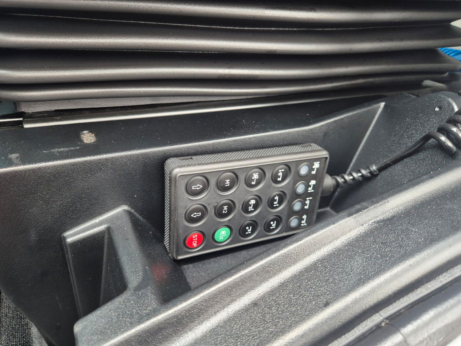 Fahrzeugabbildung Iveco X-Way AD360X48Z/P HR 8x4 HIAB ULT26S59