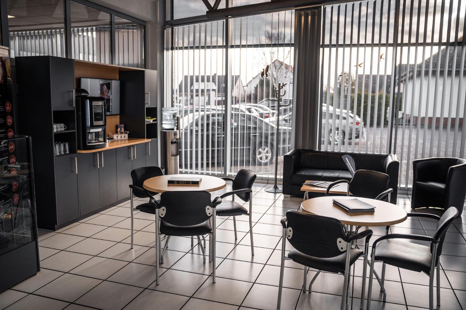 showroom-image-top