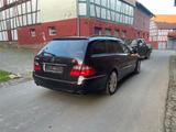 Mercedes-Benz E 280 T AVANTGARDE - Mercedes-Benz E 280 mit Benzin-Antrieb: Schiebedach, Kombi