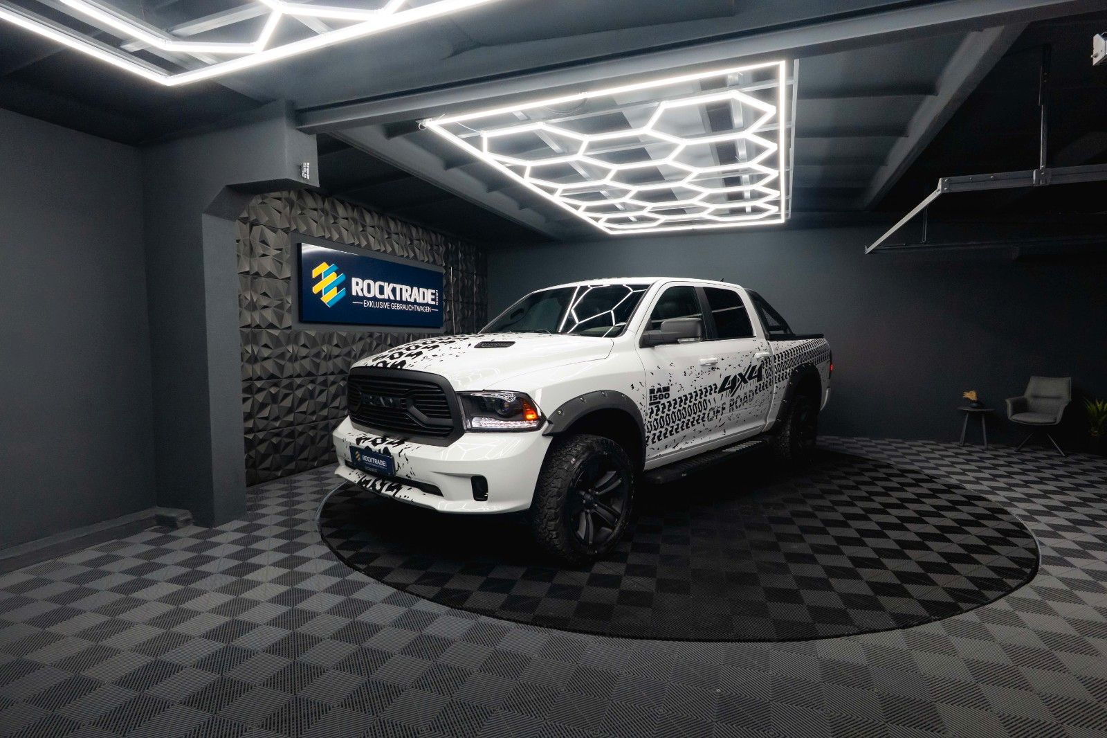 Fahrzeugabbildung Dodge RAM 5.7 V8 HEMI 4x4 OFFROAD Night-Paket *LED*AHK