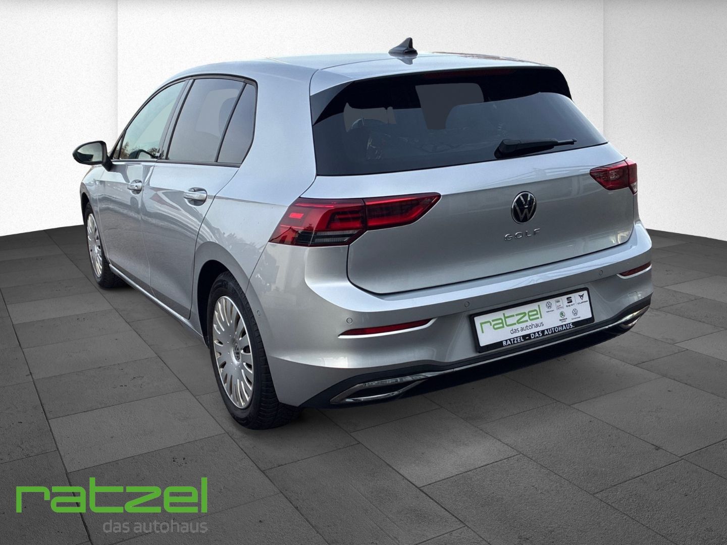 Fahrzeugabbildung Volkswagen Golf VIII 2.0 TDI Move AHK-klappbar Navigation