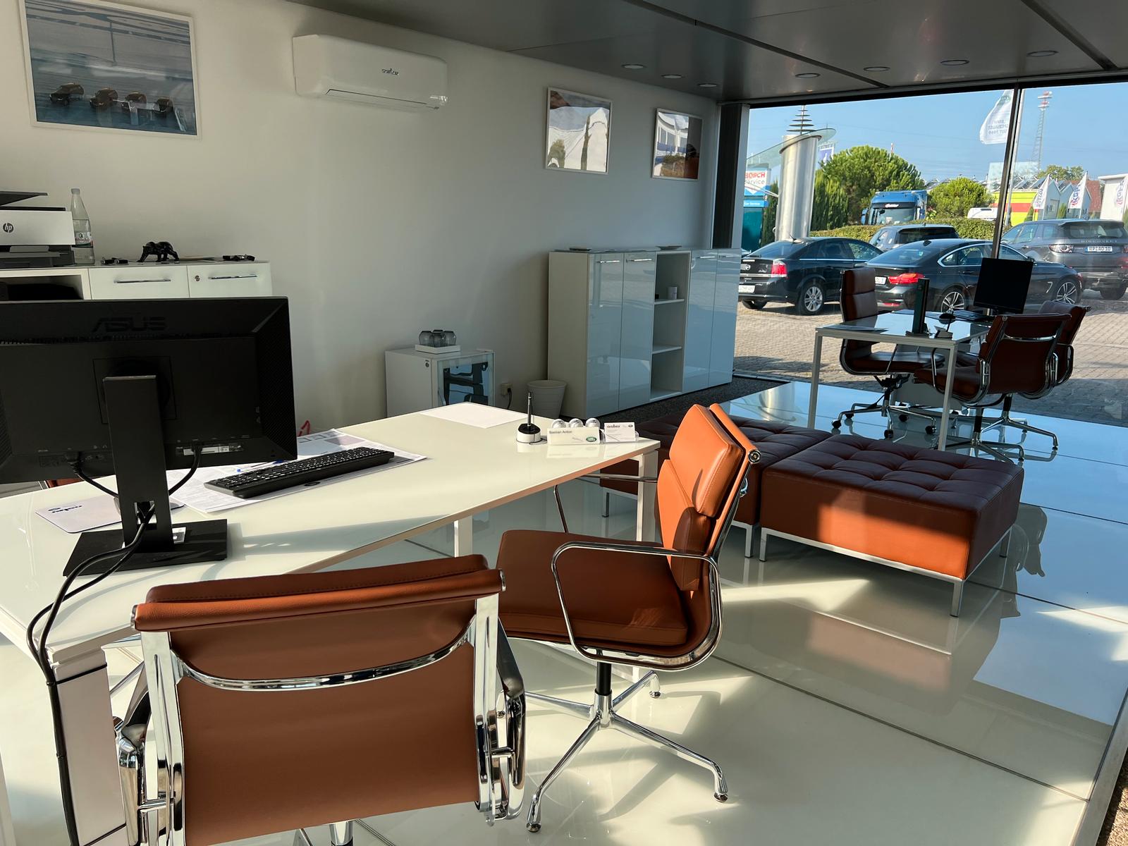 showroom-image-bottom