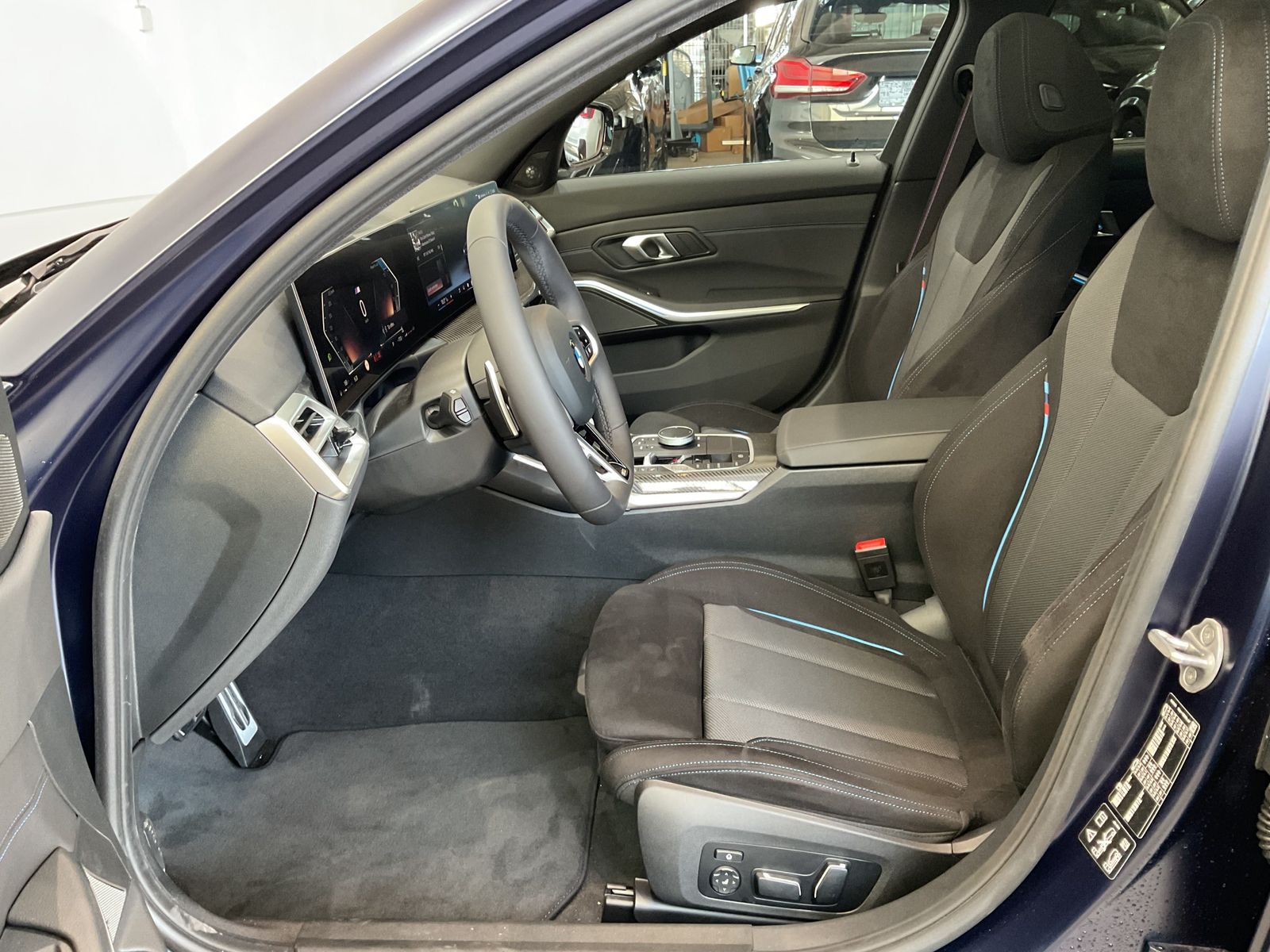 Fahrzeugabbildung BMW 320d Standheizung, Panorama Glasdach, Komfortzug