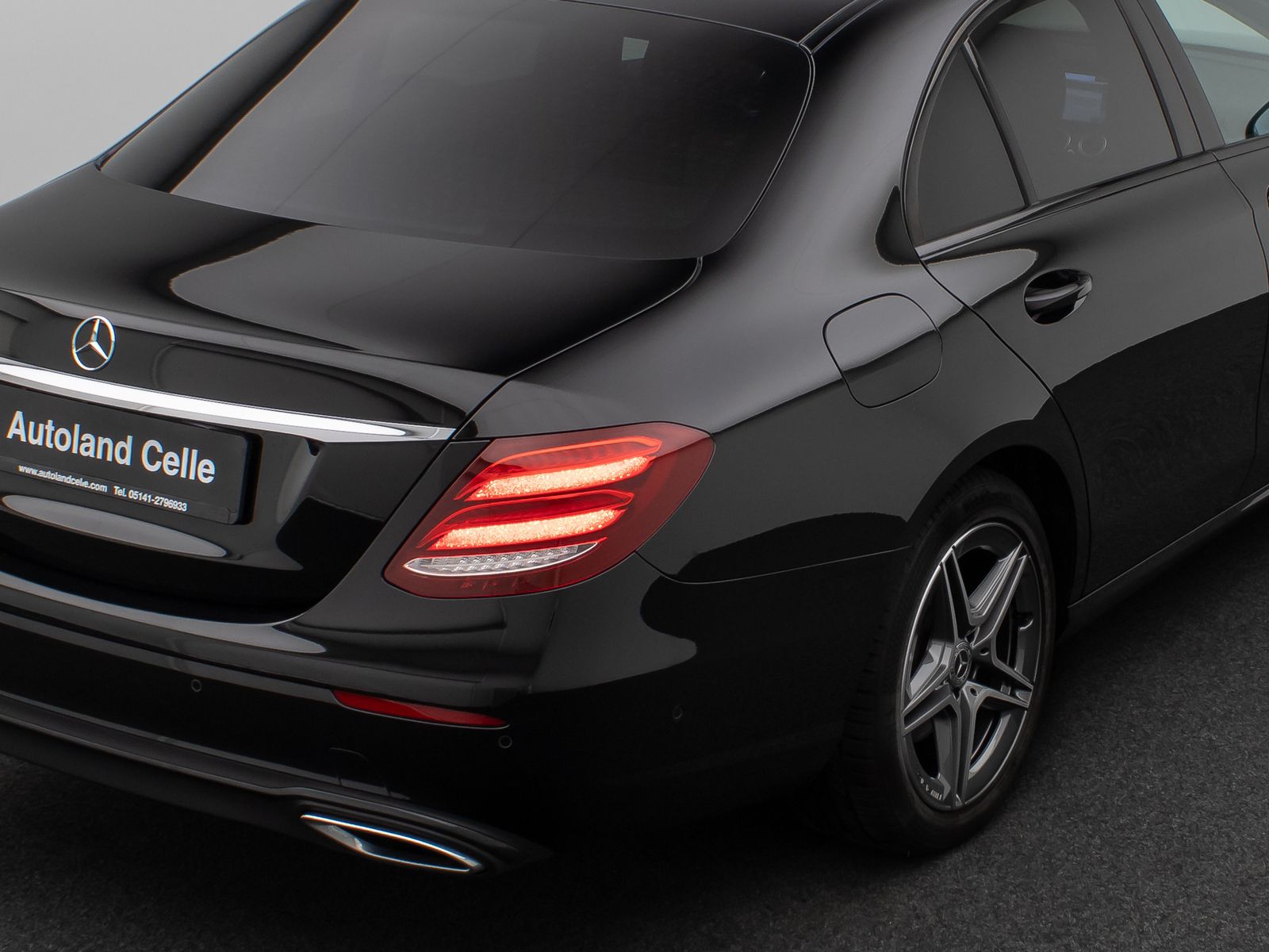 Fahrzeugabbildung Mercedes-Benz E 220 d Avantgarde. 9G-Tronic Kamera Navi Sport