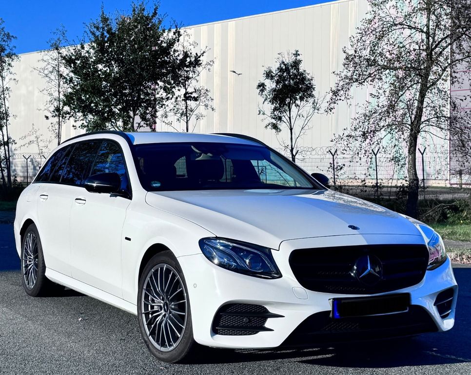 Image of Mercedes-Benz E 300