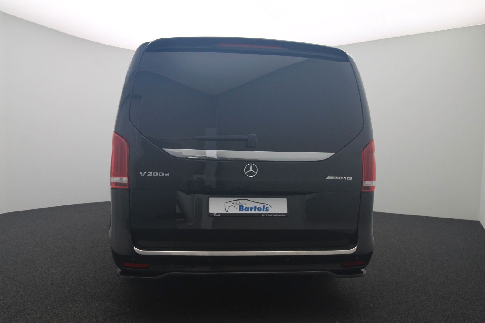 Fahrzeugabbildung Mercedes-Benz V 300d Avantgarde AMG 4Matic e.lang Hundebox