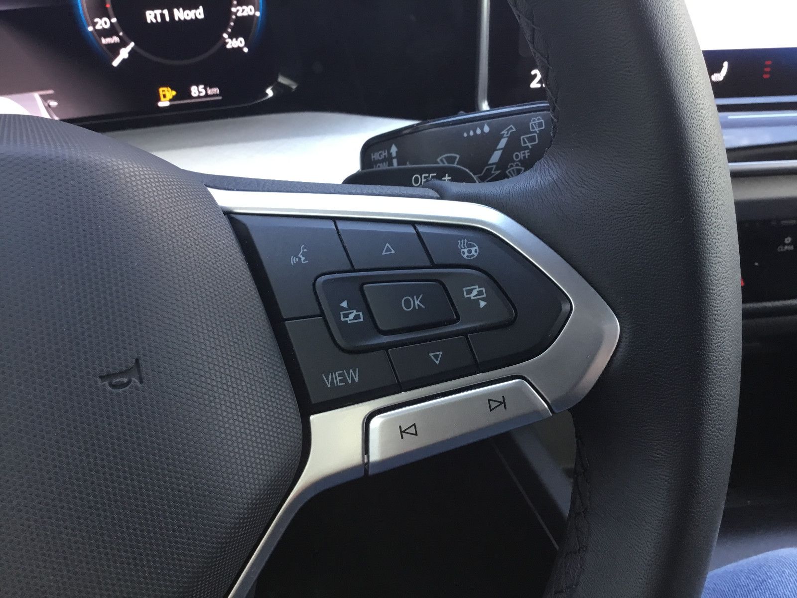 Fahrzeugabbildung Volkswagen Golf 1.5 eTSI DSG Life+AHK+LED+Kamera+Navi