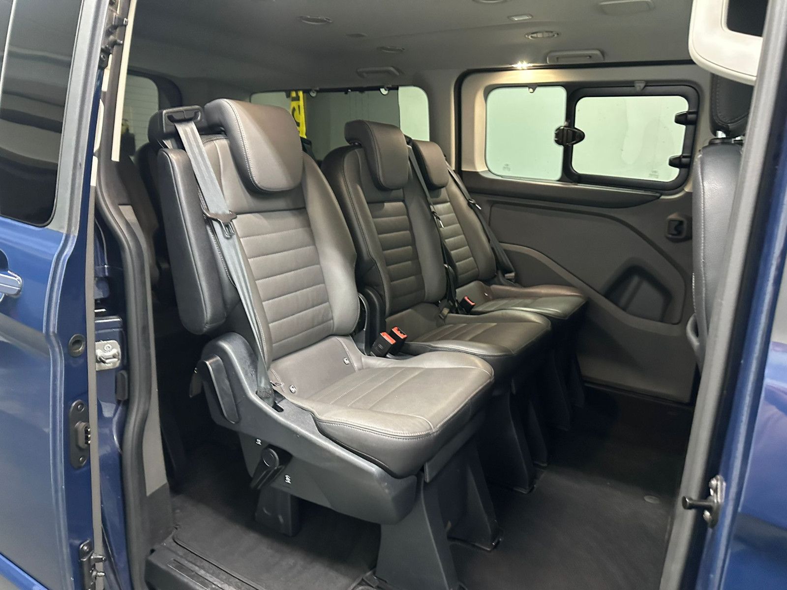 Fahrzeugabbildung Ford Tourneo Custom 320 L2H1*8SITZE*AHK*ACC*SPURH*