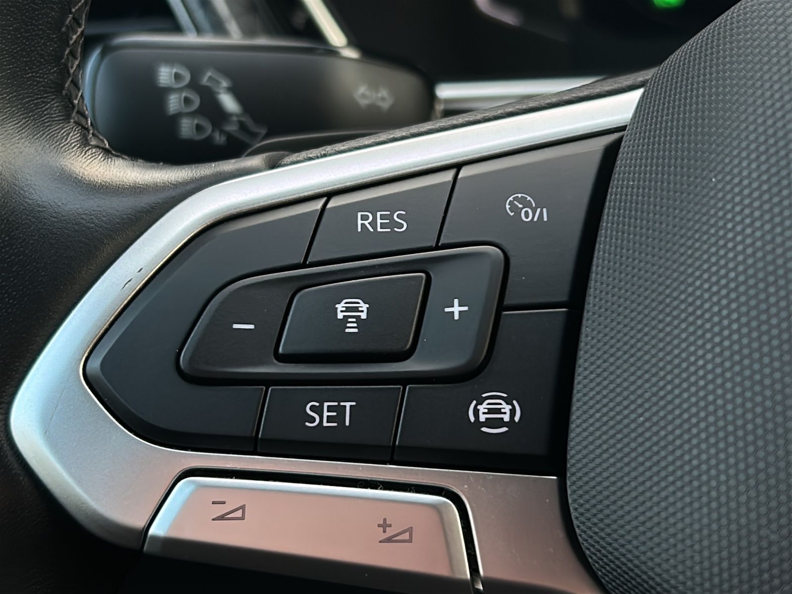 Fahrzeugabbildung Volkswagen T-Cross TSI Style DSG LED AID ACC Park-Assist SH