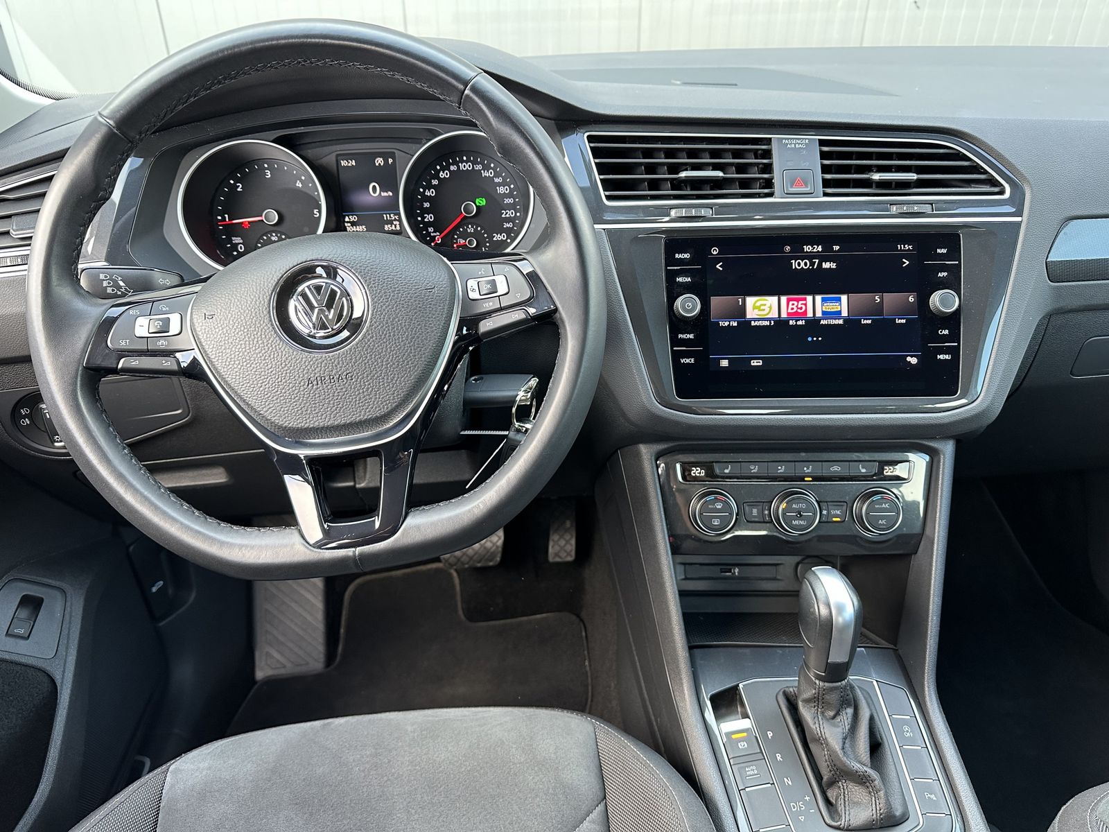 Fahrzeugabbildung Volkswagen Tiguan 2.0 TDI DSG HL NAV+LED+ACC+CARPLAY+SHZ+PP