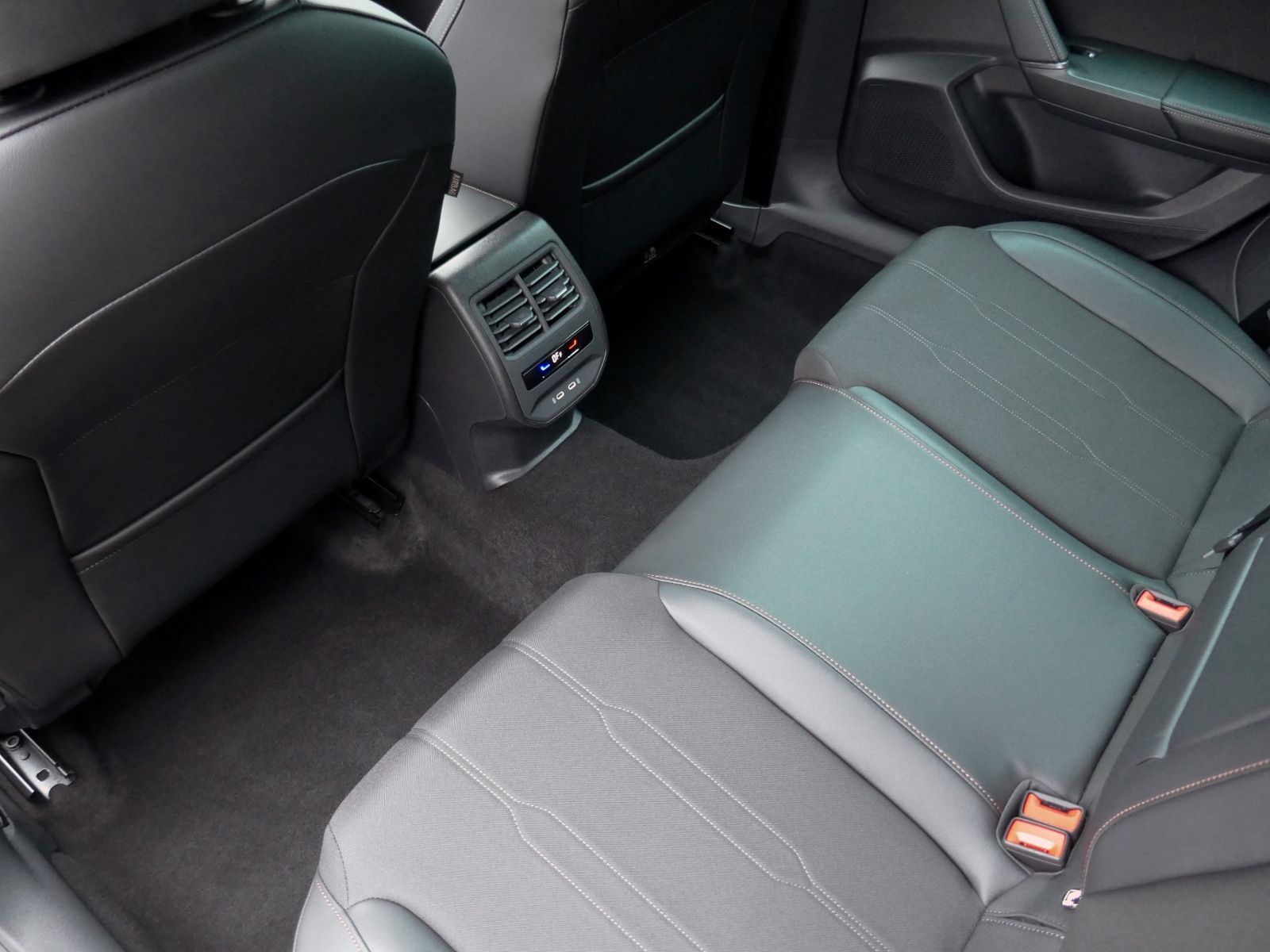 Fahrzeugabbildung CUPRA Formentor 2.0 TDI | LED AHK RFK ACC Navi App