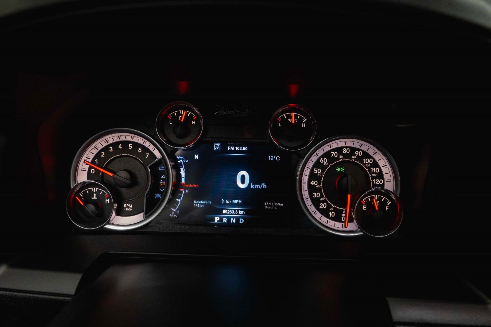 Fahrzeugabbildung Dodge RAM 5.7 V8 HEMI 4x4 Sport OFFROAD NightPaket 19%