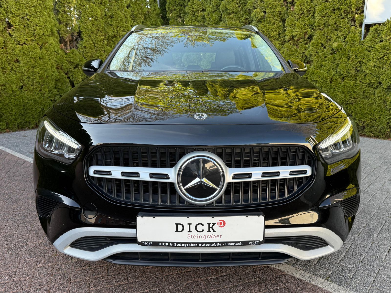 Fahrzeugabbildung Mercedes-Benz GLA 180 7G LED+MBUX+VIRT+SHZ+KAM+PARK+T-LEDER+