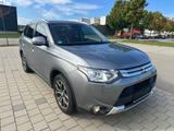 Mitsubishi Outlander ClearTec Intense 4WD*KLIMA*7SITZER*KAM - gebrauchte Mitsubishi Outlander aus dem Jahr 2014