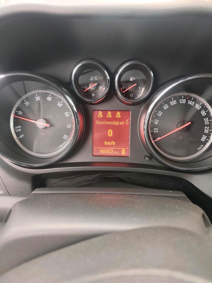 Opel Zafira 2012 — engine 120 HP (88kW)