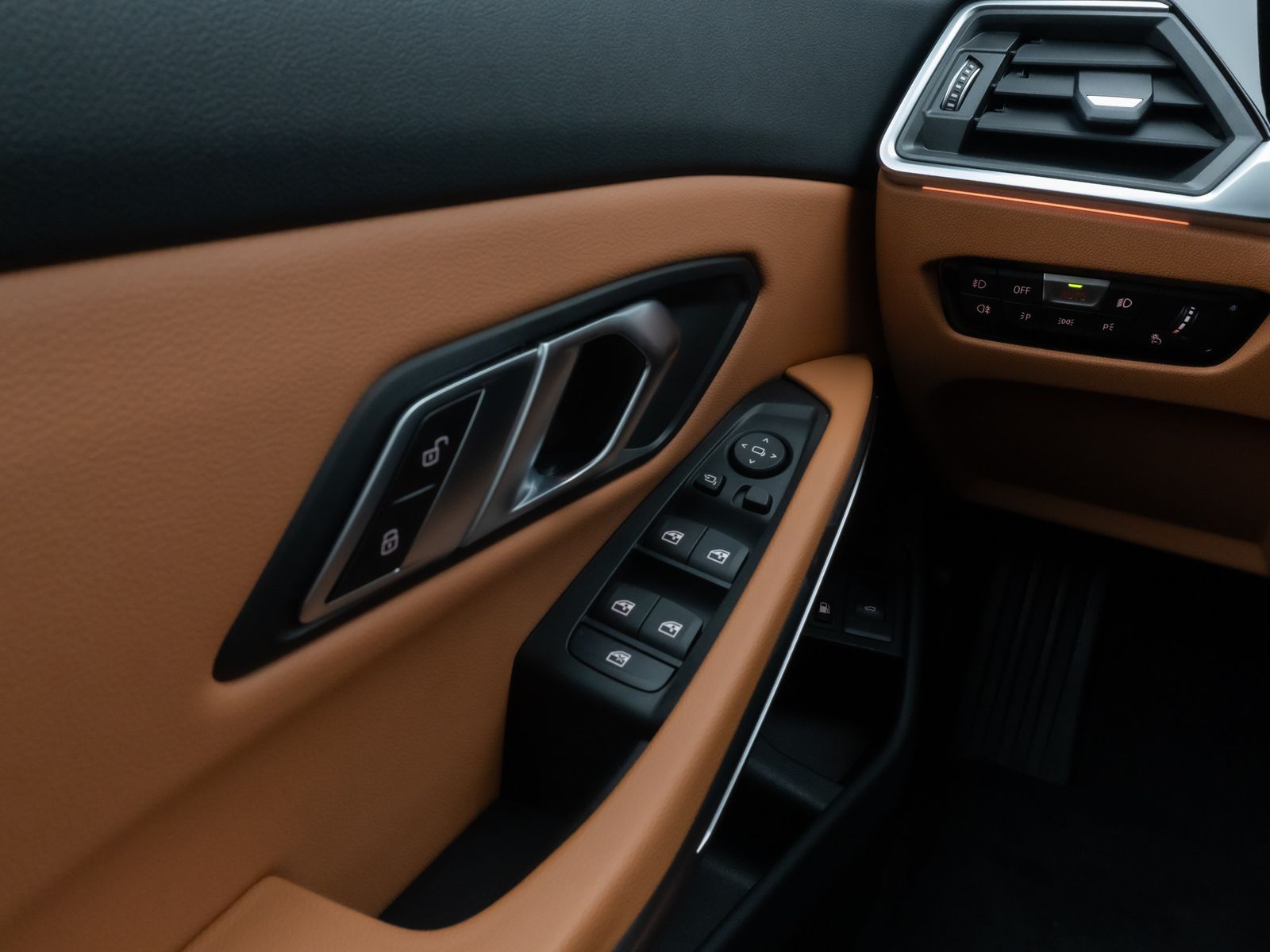 Fahrzeugabbildung BMW 330e Luxury Line 360°Laser HUD DAB HiFi Sport