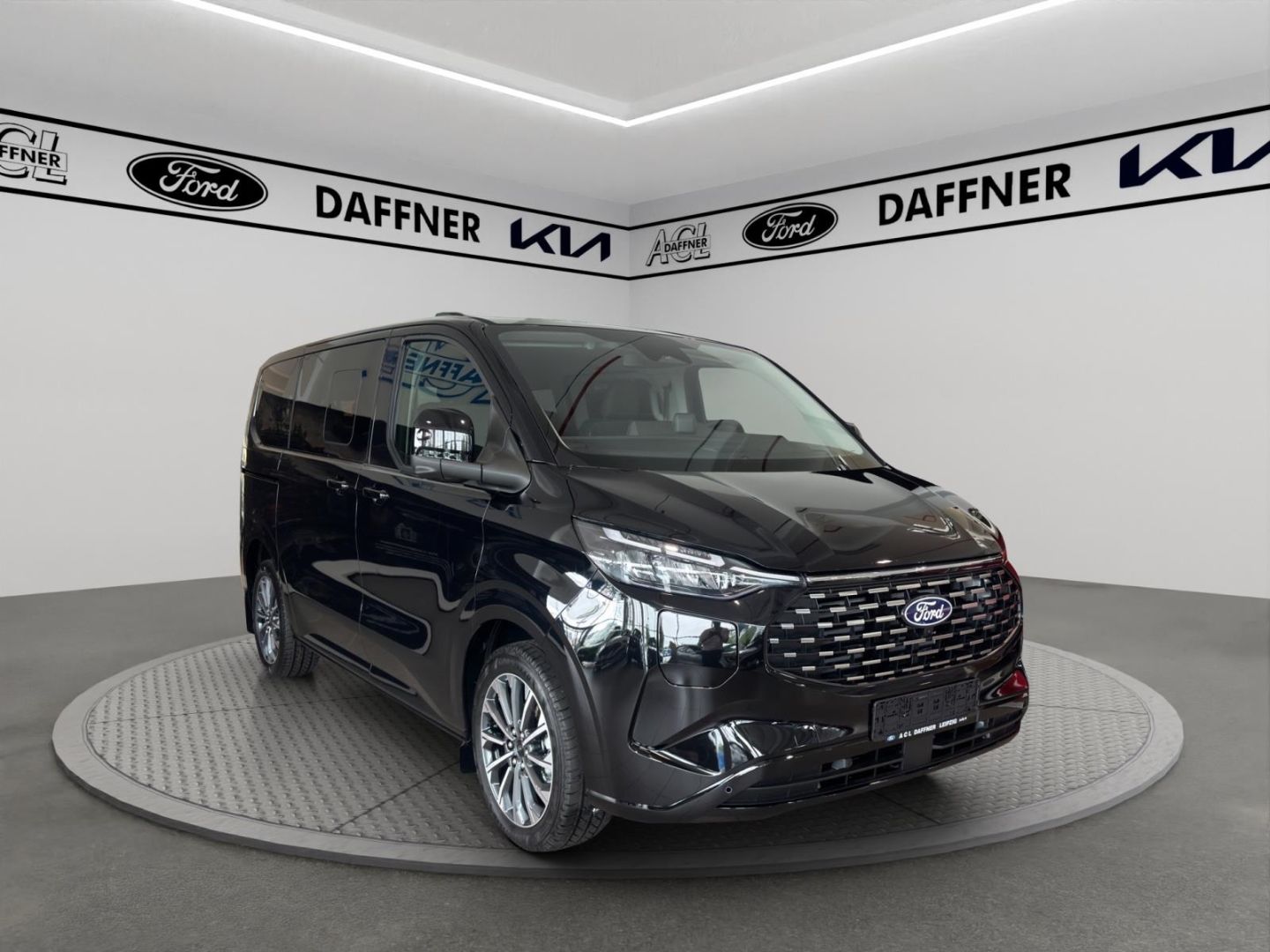 Fahrzeugabbildung Ford Tourneo Custom Bus Plug-in Hybrid 340 L1 Titaniu