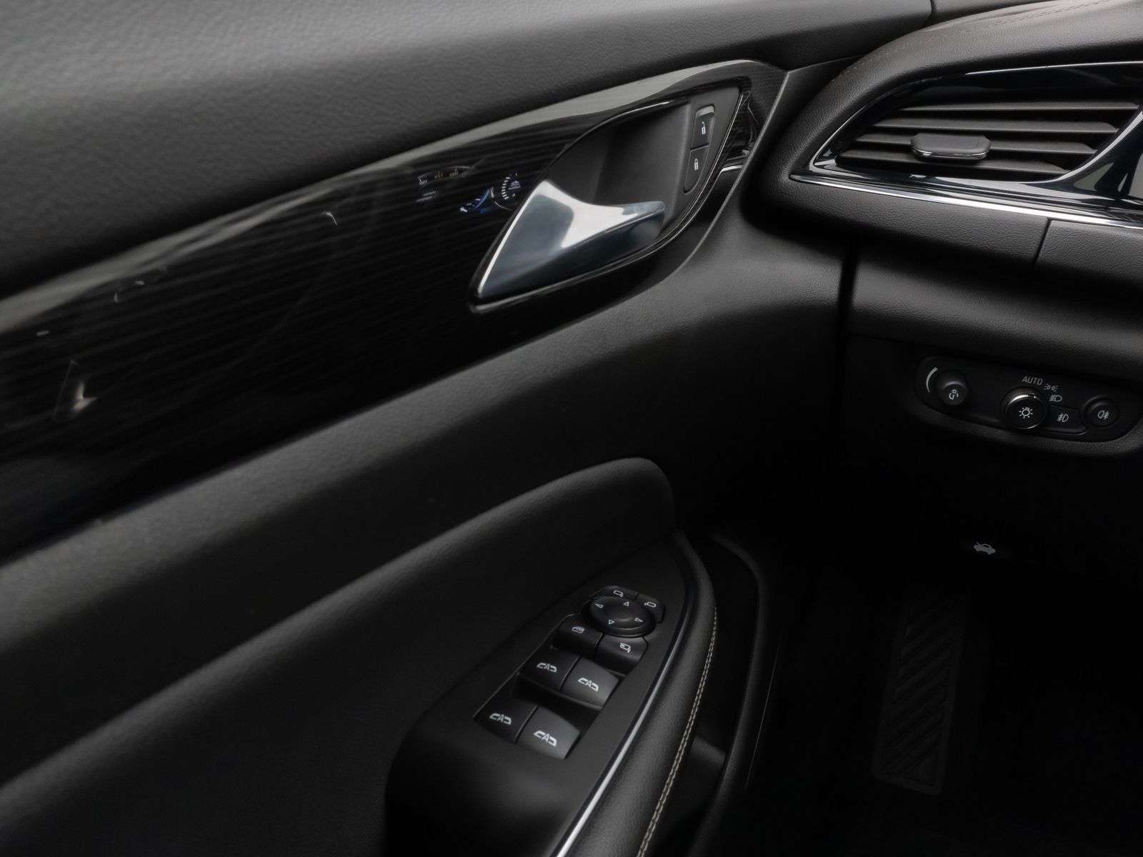 Fahrzeugabbildung Opel Insignia B Sports Tourer Innovation Pano Kamera