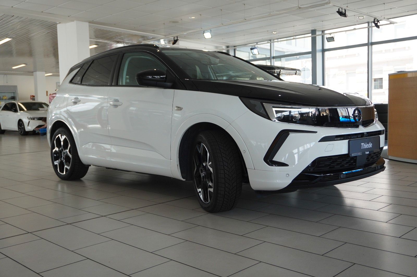 Fahrzeugabbildung Opel Grandland (X) 1.6T GSe HYBRID 4X4 NAVI/LED/SPORT