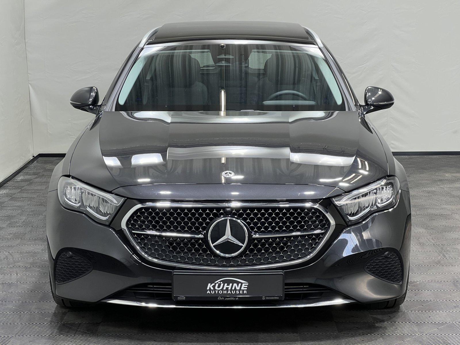 Mercedes-Benz E 220 d T AVANTGARDE Advanced Pano+AHK+ W214 !!!