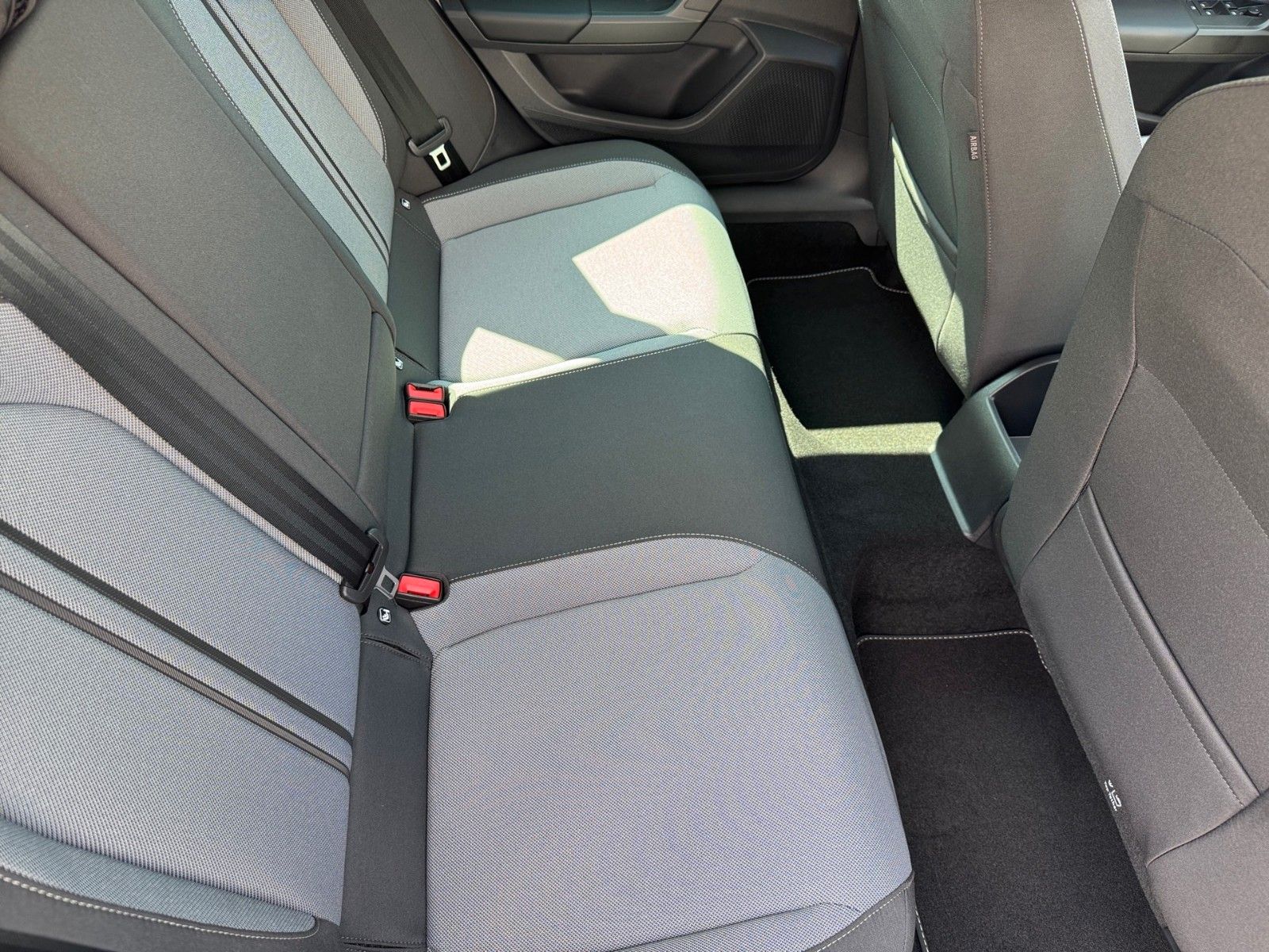 Fahrzeugabbildung SEAT Leon Sportstourer 1.5 eTSI 110 kW Style