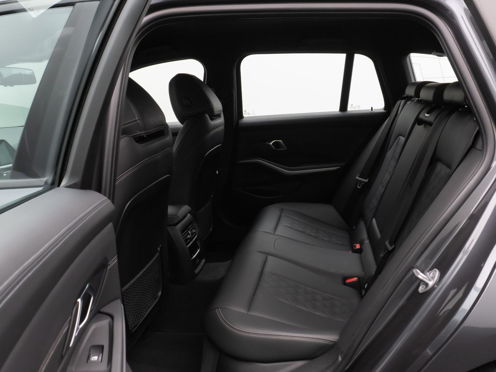 Fahrzeugabbildung BMW 320d DAB HiFi CockPitPro Lordos Alarm PDC Sport