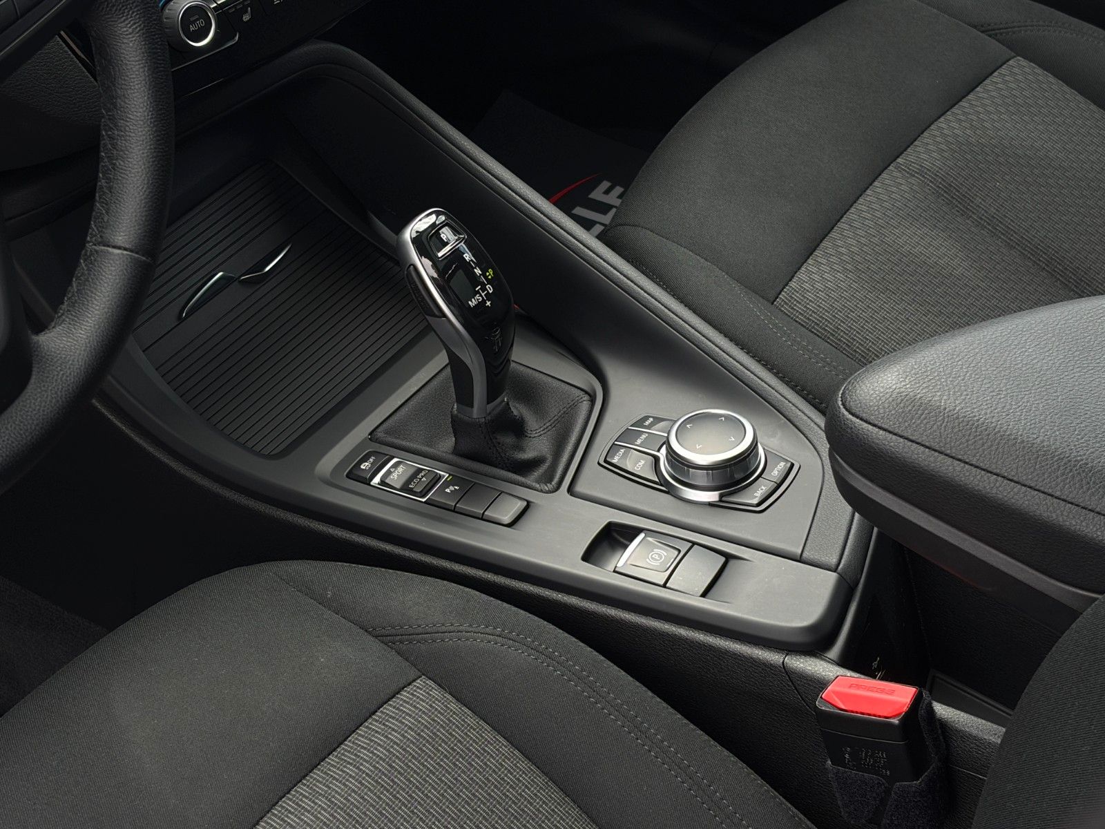 Fahrzeugabbildung BMW X1 sDrive 20d Temp. AHK PANO LED CAM KZG CarPlay