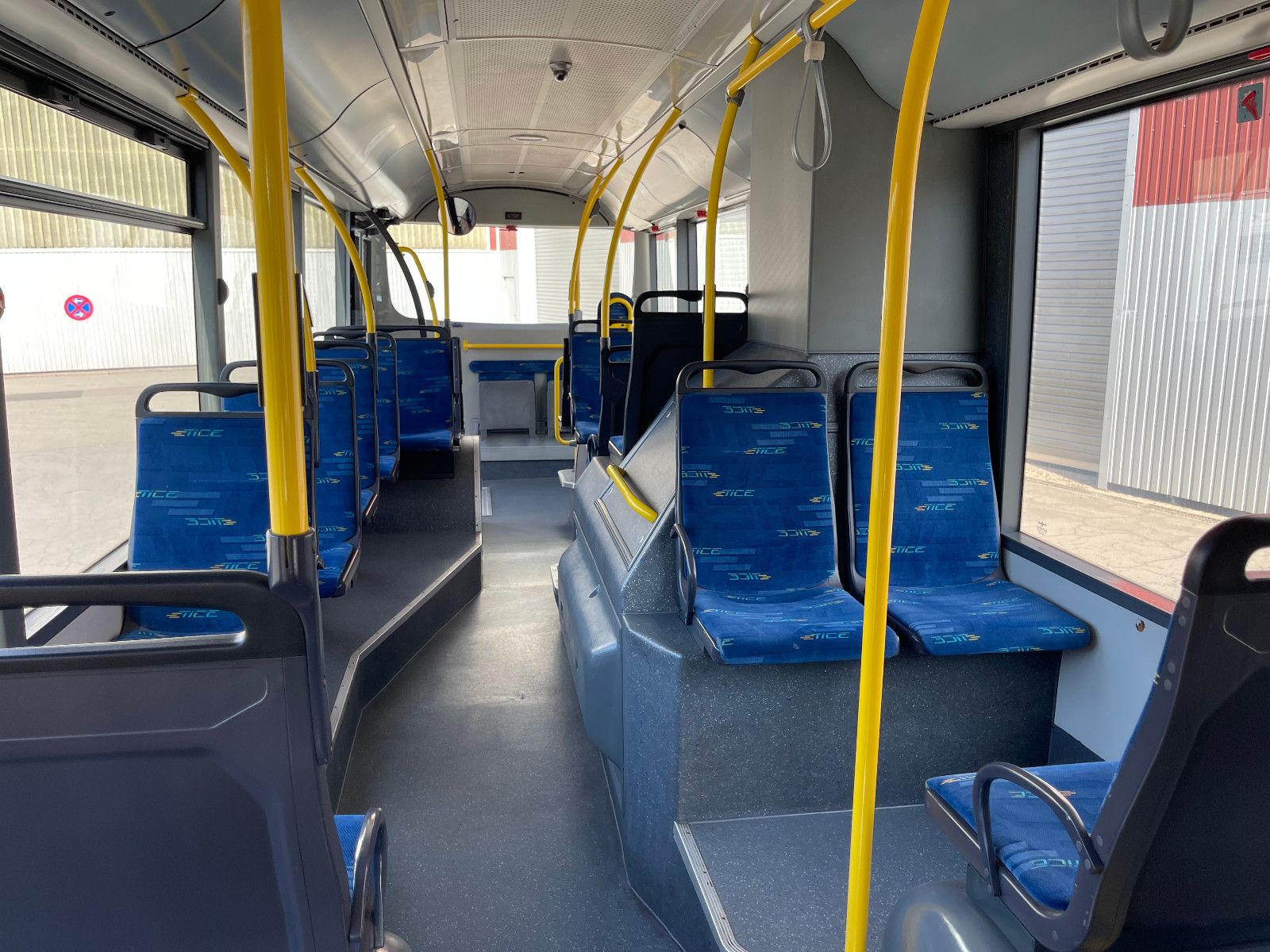VANHOOL  2013 - Image 21 of 32