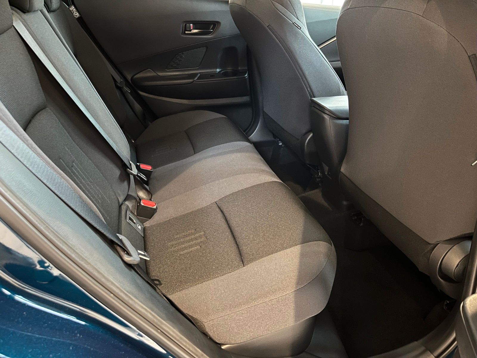 Fahrzeugabbildung Toyota C-HR Hybrid FWD Teamplayer / Technik-Paket