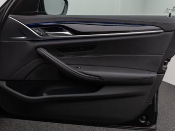Fahrzeugabbildung BMW 530d xDr Tour AHK  Pano ACC HUD Komfortsitz