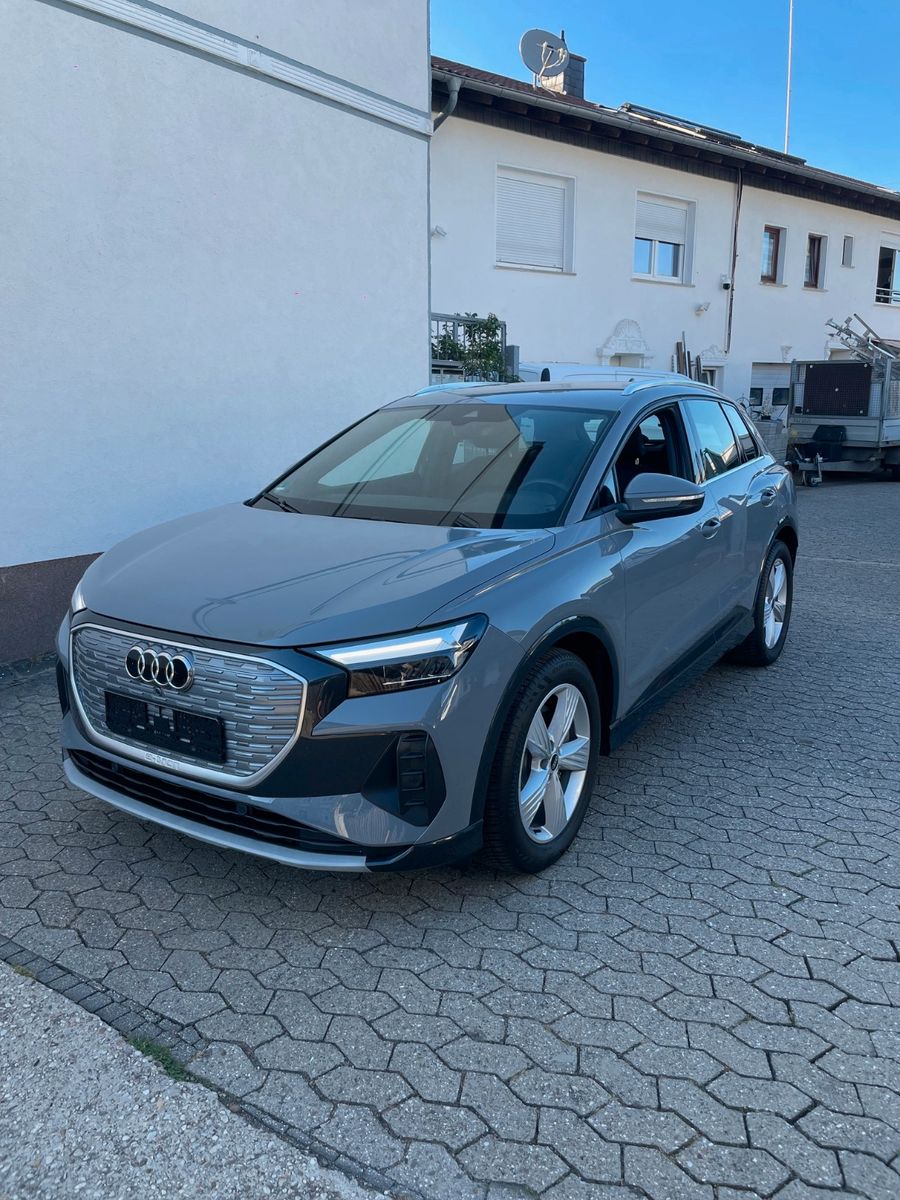 AUDI Q4 etron 50 quattro Allrad-1 HAND-SCHECKHEFT