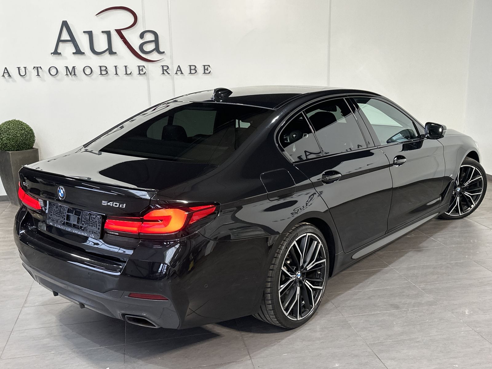 Fahrzeugabbildung BMW 540d xDrive M-Sport NAV+LASER+HUD+20ZO+GLASDACH