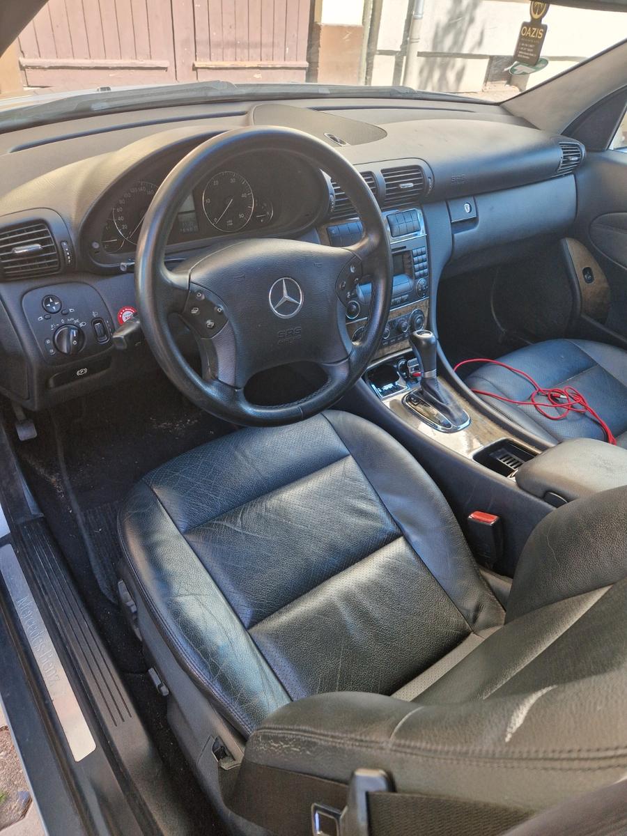 Mercedes-Benz C220 2005 — photo 14
