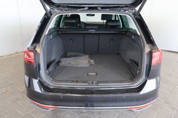 Volkswagen Passat 2.0 TDI Elegance ACC+MATRIX+CARPLAY+AHK