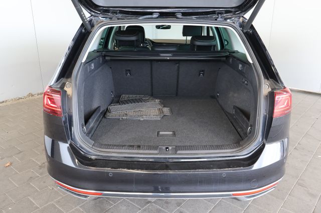 Volkswagen Passat 2.0 TDI Elegance ACC+MATRIX+CARPLAY+AHK