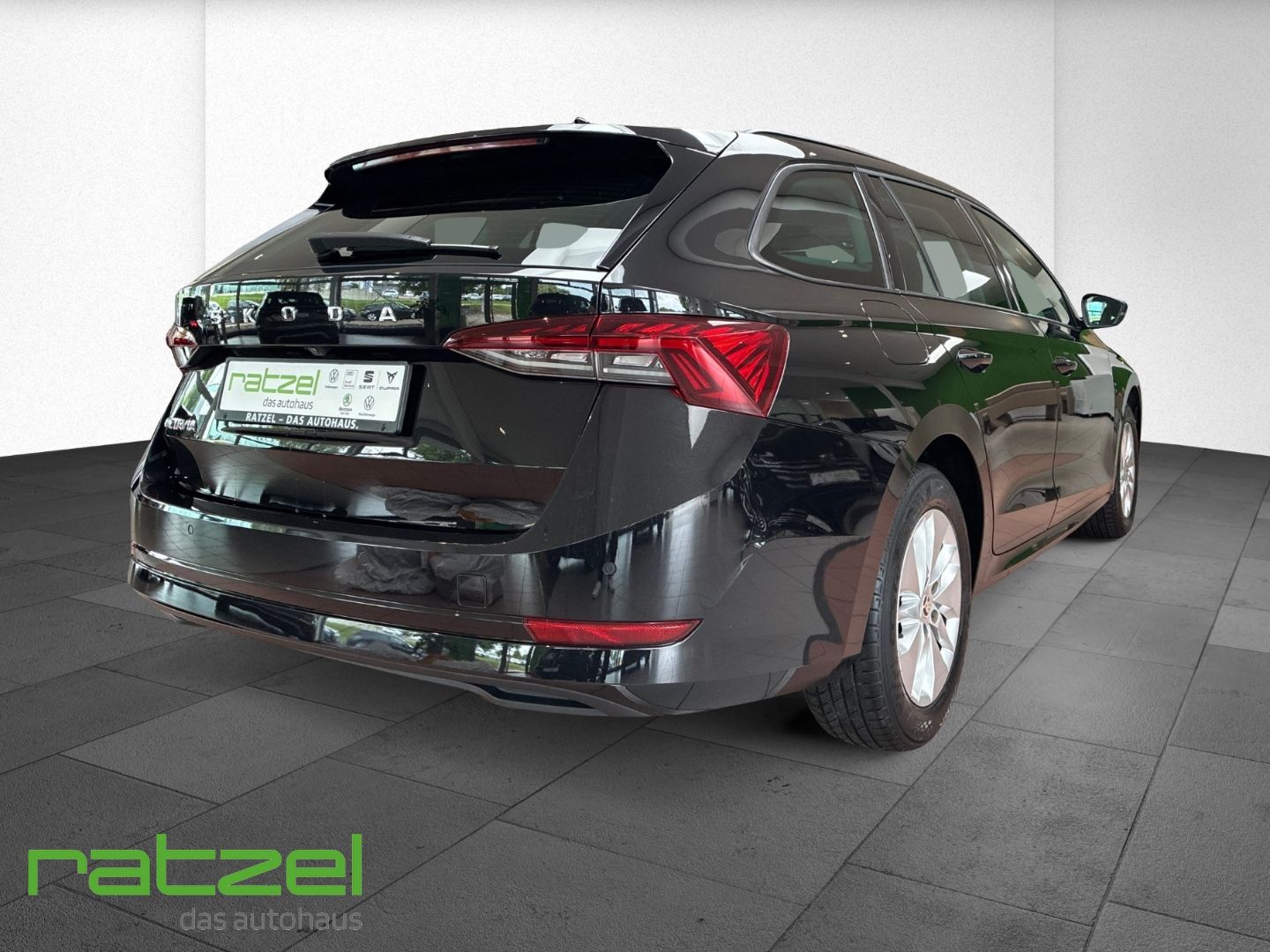 Fahrzeugabbildung SKODA Octavia Combi 2.0 TDI Ambition AHK Navi Digitale