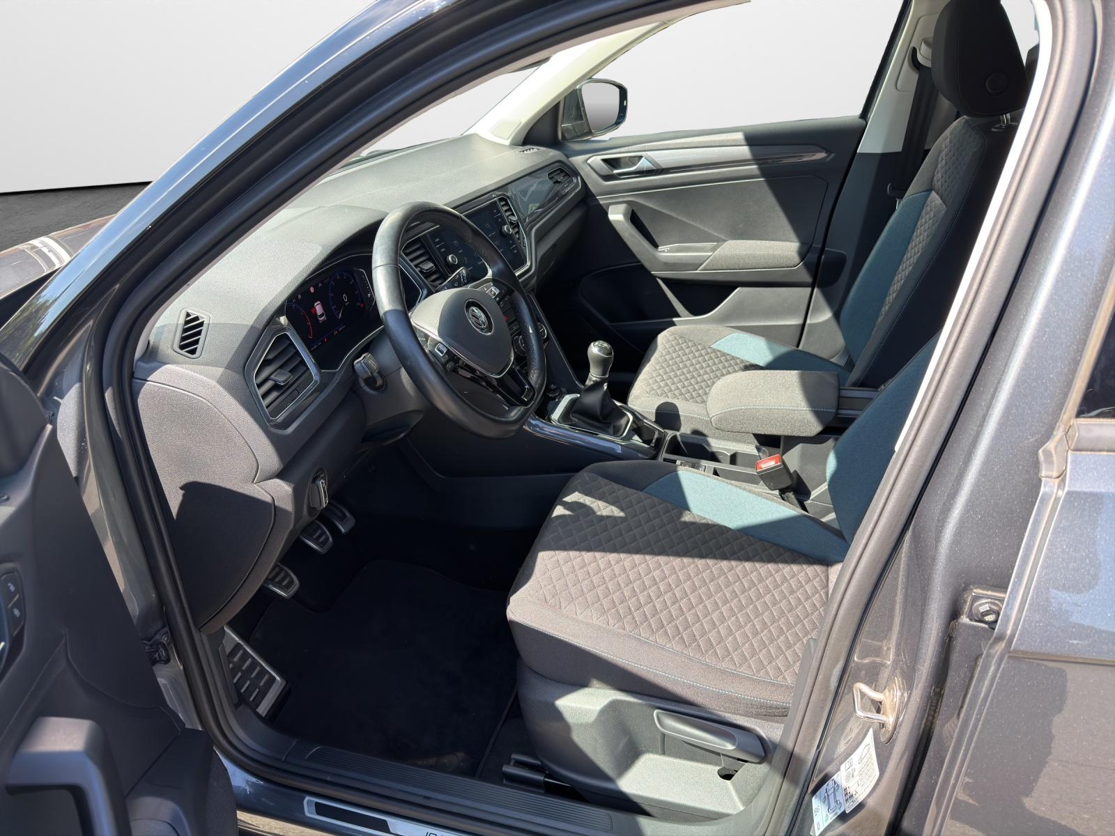 Volkswagen T-Roc 1.5 TSI IQ.DRIVE  AHK Navi LED PDC LM Temp