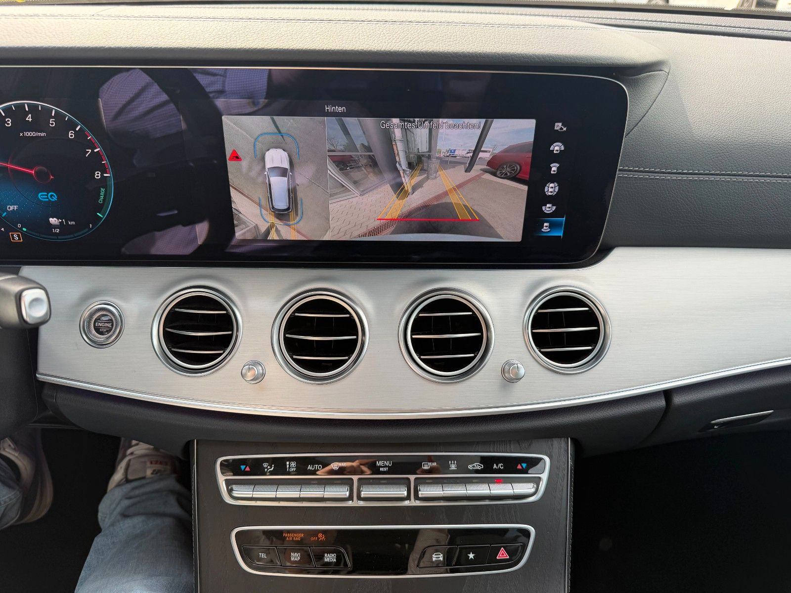 Fahrzeugabbildung Mercedes-Benz E 300e T AMG+Pano+Burm+Distr+HUD+360