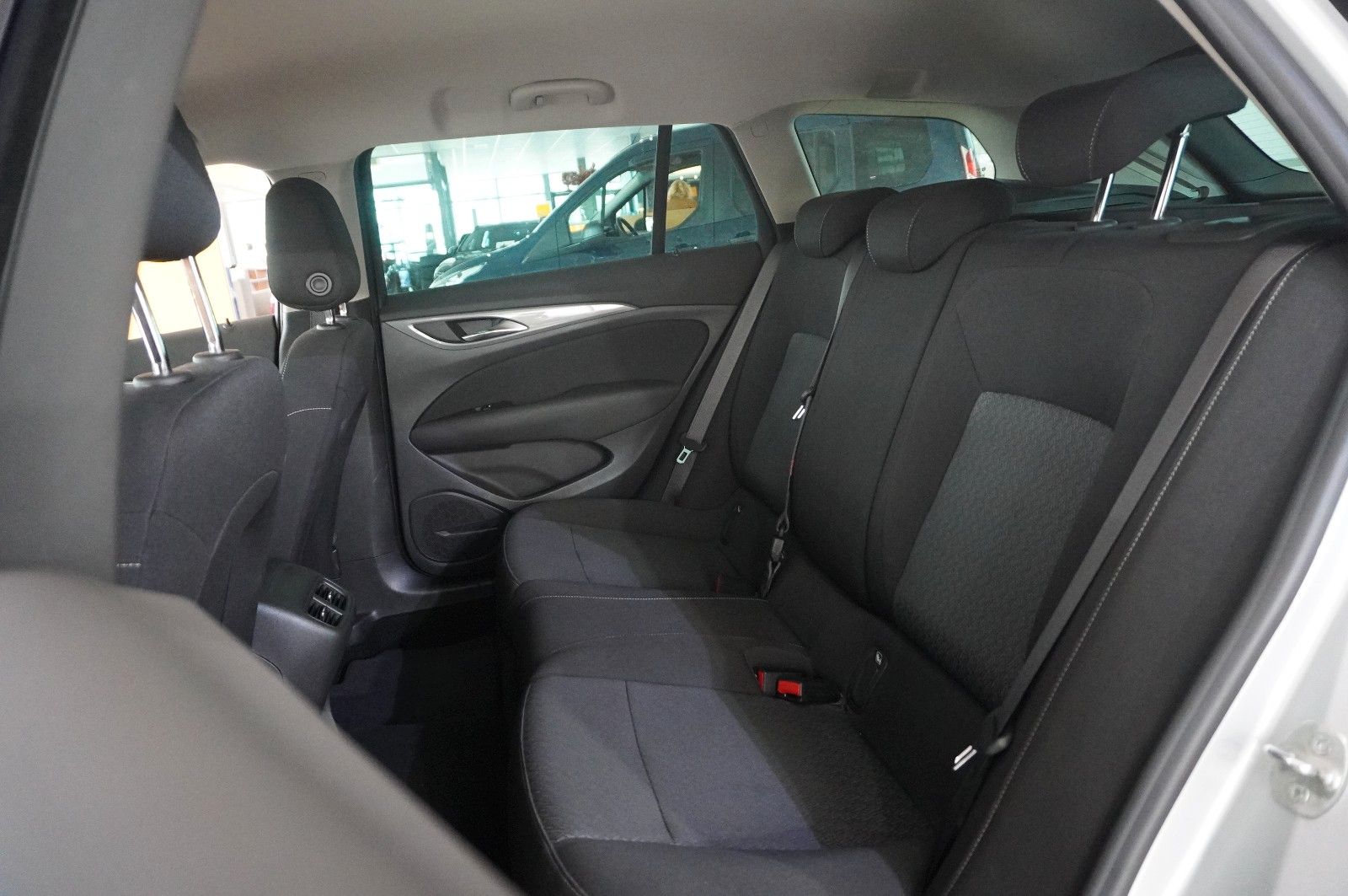 Fahrzeugabbildung Opel Insignia B ST 2.0D EDITION NAVI/LED/TEMP./SH/DAB