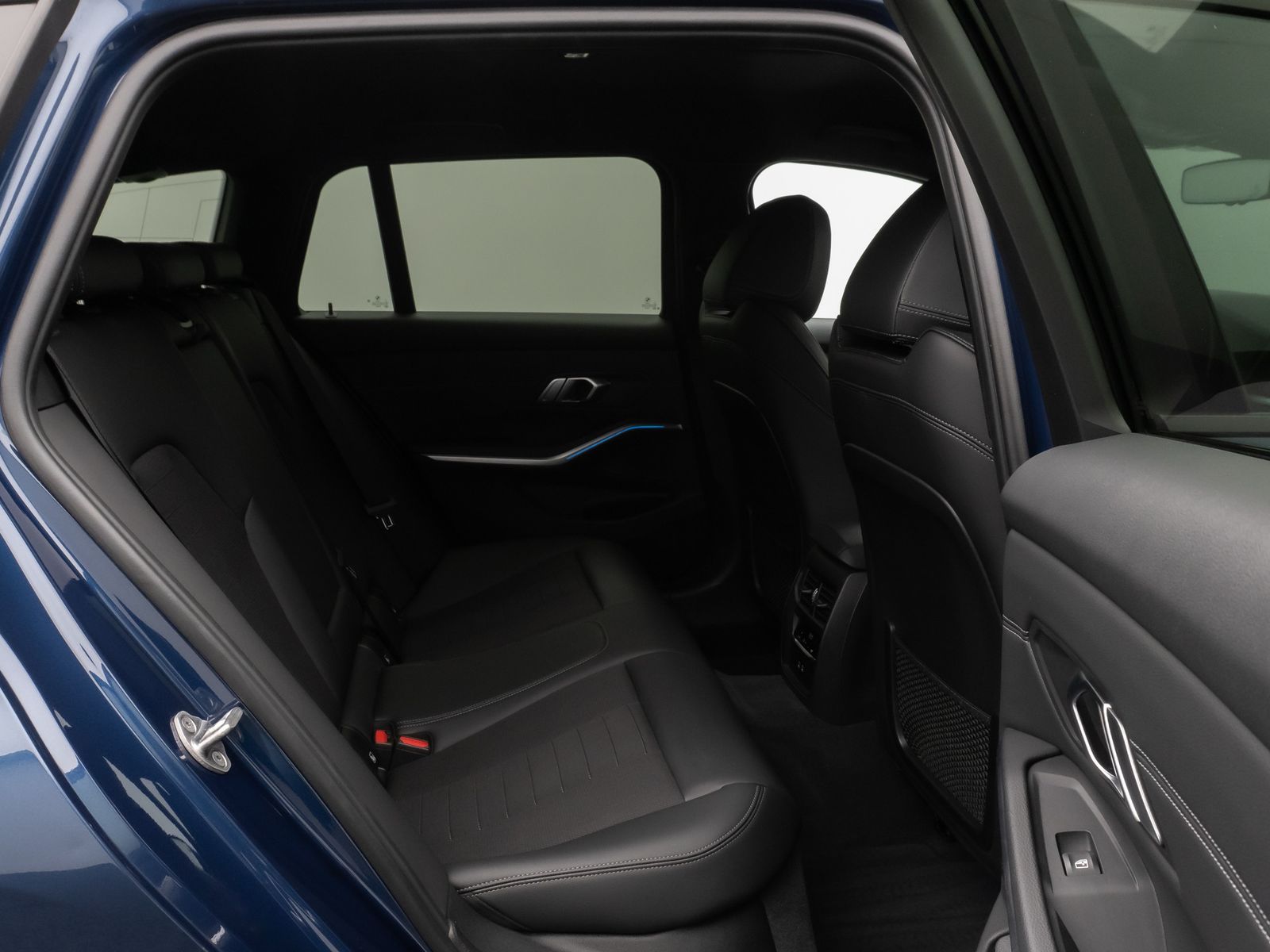 Fahrzeugabbildung BMW 330e Sport Line Kamera Laser HUD DAB Komfort