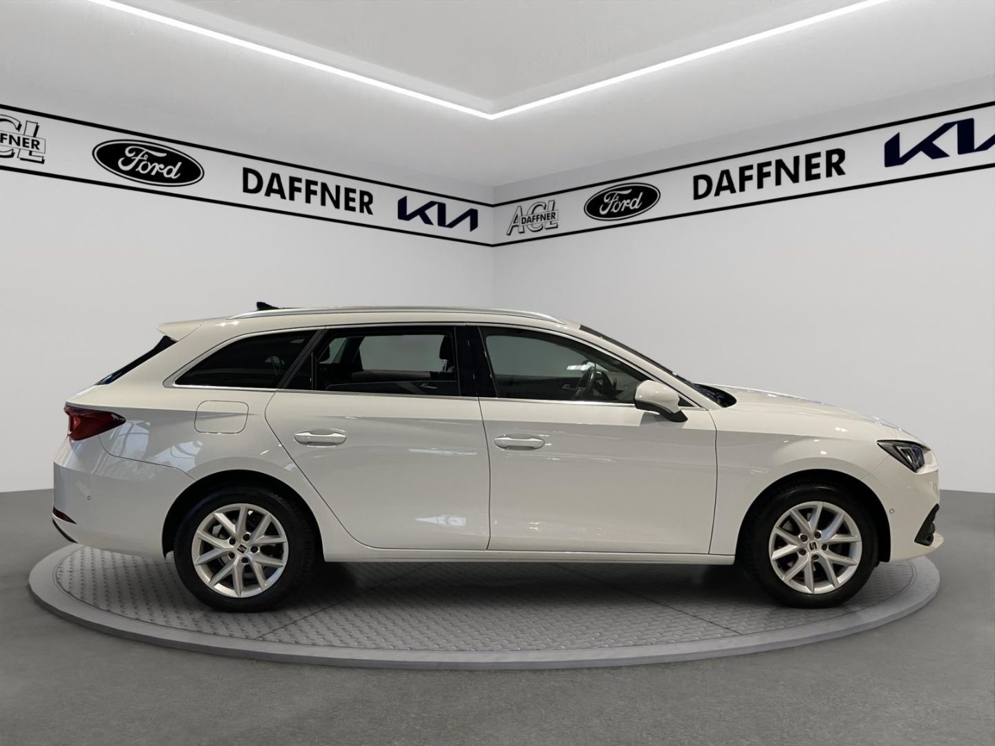 Fahrzeugabbildung SEAT Leon Sportstourer Style 1.5 TSI EU6d