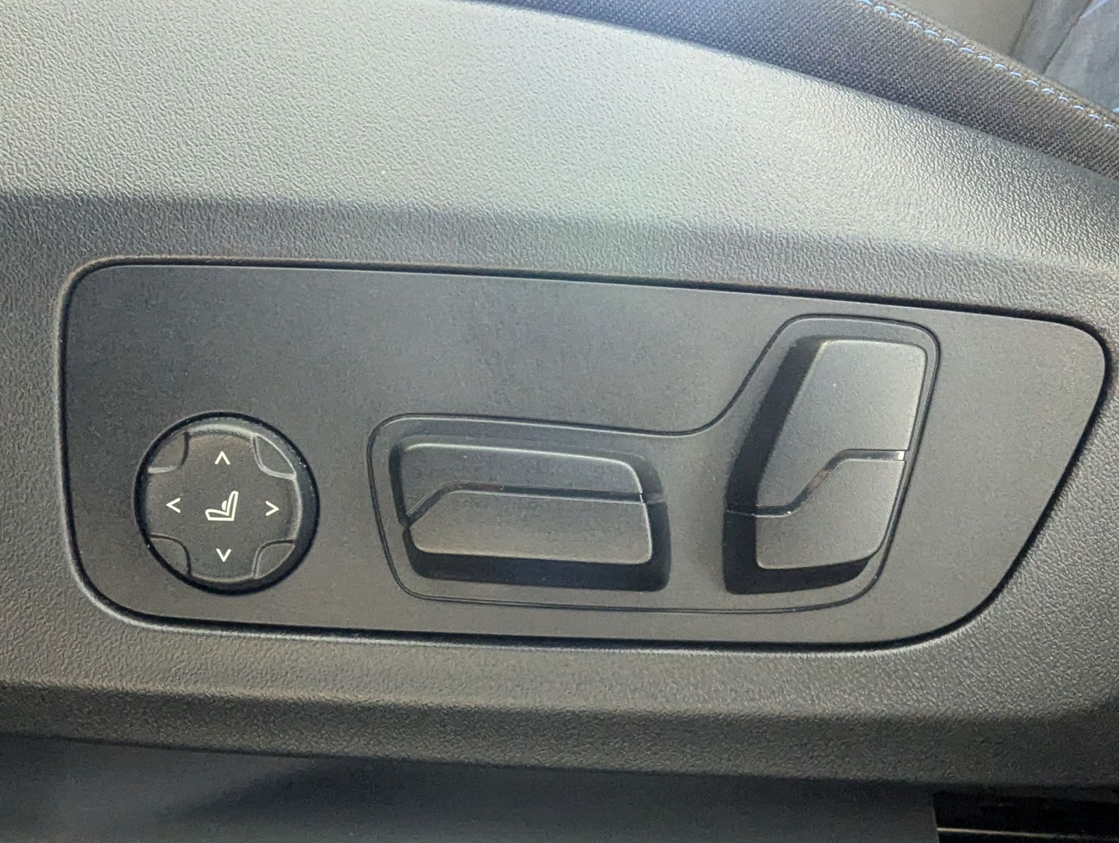 BMW X1 20d M-Sport-PRO Pano Innovation Harman AHK 19 - Image 26