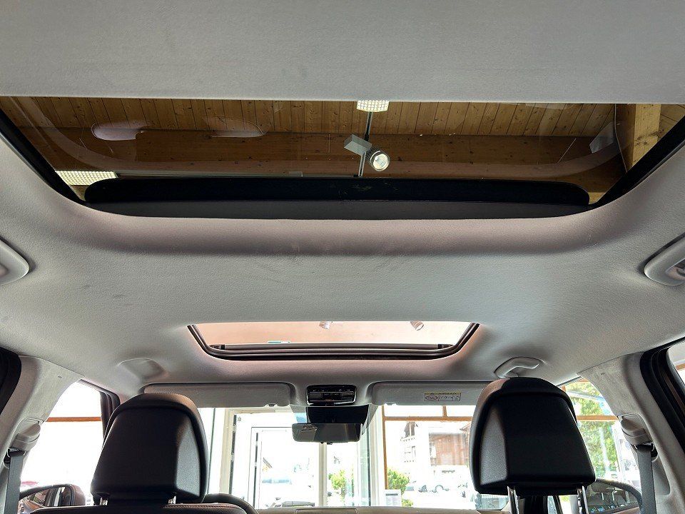 Fahrzeugabbildung Hyundai SANTA FE HEV MY25 1.6T 6AT 4WD 5SITZE INTRO PANO