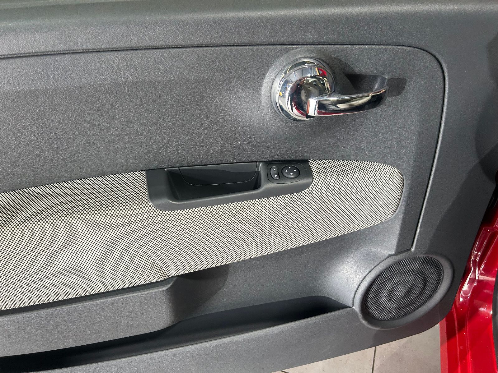 Fahrzeugabbildung Fiat 500 Lounge/AUTOMATIK/PANO/KLIMA/1.HAND